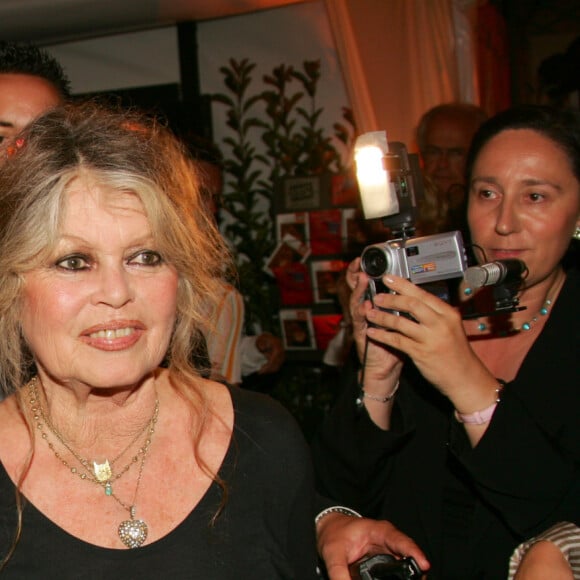 Archives - Brigitte Bardot et son mari Bernard d'Ormale lors de la 6ème édition du Festival de la fiction TV à Saint-Tropez, le 18 septembre 2004. © Frédéric Piau/Bestimage 