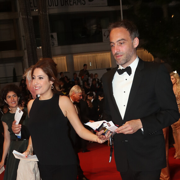 Quand Léa Salamé et Raphaël Glucksmann se rencontrent, ils sont chacun en couple. 
Léa Salamé et son compagnon Raphaël Glucksmann - Montée des marches du film "Le Redoutable" lors du 70ème Festival International du Film de Cannes. © Borde-Jacovides-Moreau/Bestimage