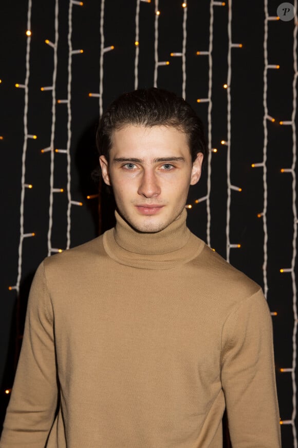 L'occasion de voir que la fillette a bien grandi et possède la même chevelure brune que son papa
Exclusif - Noé Elmaleh - Dîner de Noël au siège de la maison Sandro à Paris le 10 décembre 2019. © Jack Tribeca/Bestimage 