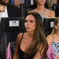 Victoria Beckham à Paris : Sa fille Harper sublime aux côtés de son frère Cruz et sa compagne, sosie parfait de leur mère !