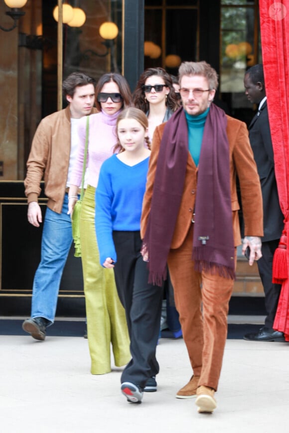 David Beckham, Victoria Beckham, Brooklyn Beckham, sa femme Nicola Peltz, Harper Beckham et Cruz Beckham célèbrent l'Anniversaire de Brooklyn (24 ans aujourd'hui) à Paris durant la Fashion Week de Paris (PFW), France, le 03 Mars 2023 