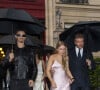 Et Harper s'est dévoilée plus belle que jamais.
David Beckham quitte l'hôtel La Réserve en famille pour assister au défilé de sa femme V.Beckham au château de Bagatelle lors de la Fashion Week de Paris (PFW), le 27 septembre 2024. Il est entouré de ses enfants, Romeo Beckham, Harper Seven, Cruz Beckham et sa compagne Jackie Apostel. © Goff / Bestimage 