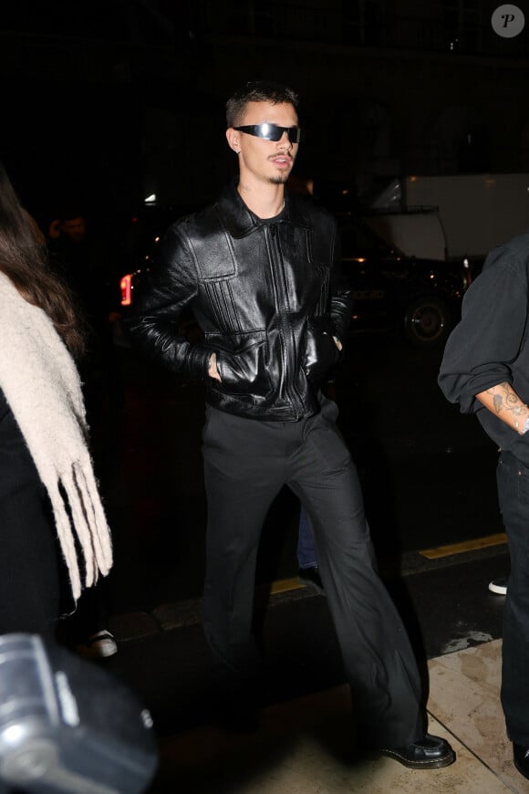 Romeo Beckham à la Fashion Week de Paris, septembre 2024.