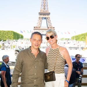 Exclusif - Marc Olivier Fogiel et Laeticia Hallyday dans l'Espace VIP lors de la 9ème édition du "Longines Paris Eiffel Jumping" au Champ de Mars à Paris, France, le 25 juin 2023. © Perusseau-Veeren/Bestimage 