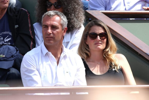 Yann Delaigue et sa compagne Astrid Bard - People dans les tribunes des Internationaux de France de tennis de Roland Garros le 3 juin 2015. 