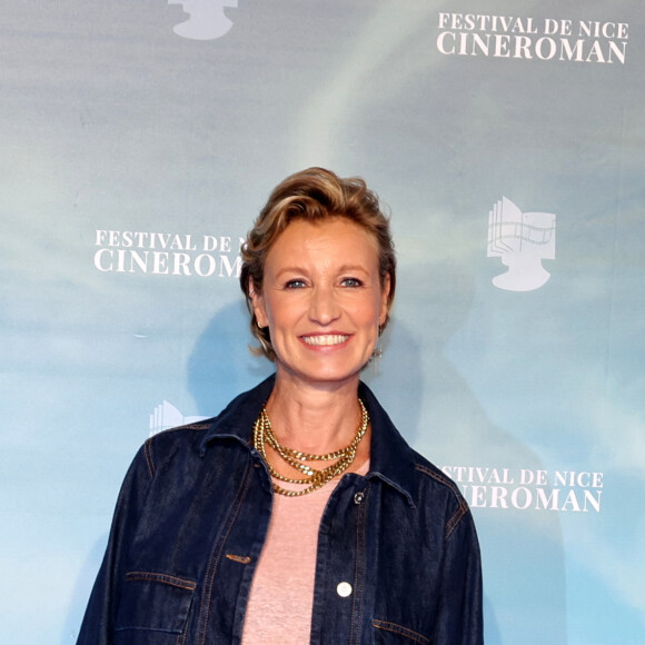 Côté look, Alexandra Lamy a misé sur un ensemble en jean avec maxi ourlet et baskets
Alexandra Lamy pour le film Louise Violet - 6ème édition du festival Cinéroman à Nice le 1er octobre 2024. © Dominique Jacovides - Bruno Bebert / Bestimage