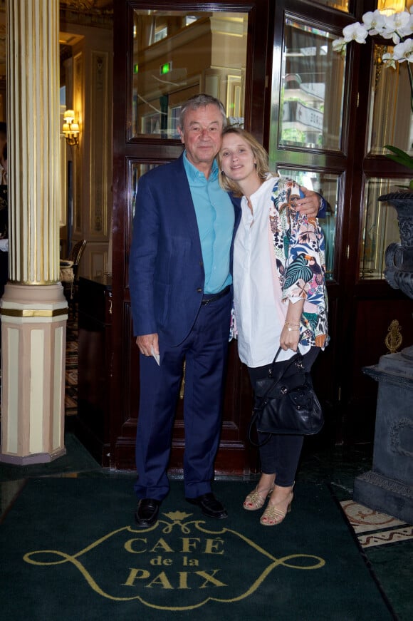 Exclusif - Antoine Gallimard et sa fille Charlotte - La douzième édition du déjeuner "Pères & Filles" au Café de la Paix à Paris. Le 16 juin 2017 © Julio Piatti / Bestimage