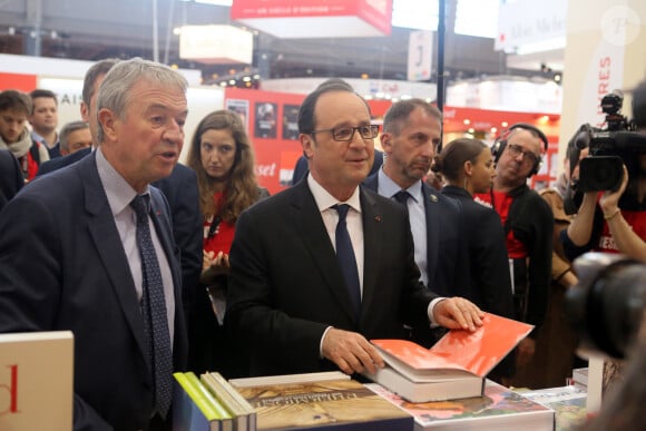 Antoine Gallimard - Le président François Hollande à l'inauguration de "Livre Paris", la 37ème édition du salon du livre à Paris le 23 mars 2017.  © CVS / Bestimage  President François Hollande at the grand opening of "Livre Paris", the 37th edition of the book fair in Paris on March 23, 2017 