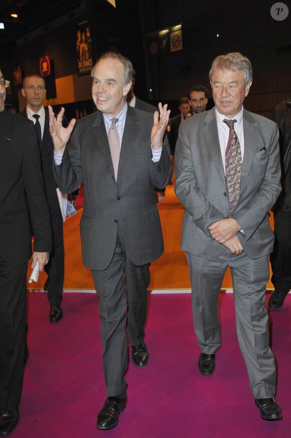 FREDERIC MITTERRAND , ANTOINE GALLIMARD - INAUGURATION DU 32EME SALON DU LIVRE PAR LE MINISTRE DE LA CULTURE, PORTE DE VERSAILLES, A PARIS. LE 15 MARS 2012  