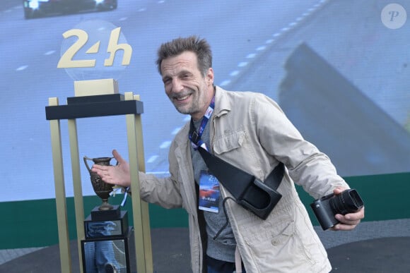 L'acteur et le réalisateur ont finalement renoué le contact à la suite d'un tragique évènement
Mathieu Kassovitz lors des "24H du Mans 2024", le 15 juin 2024. © Rachid Bellak/Bestimage