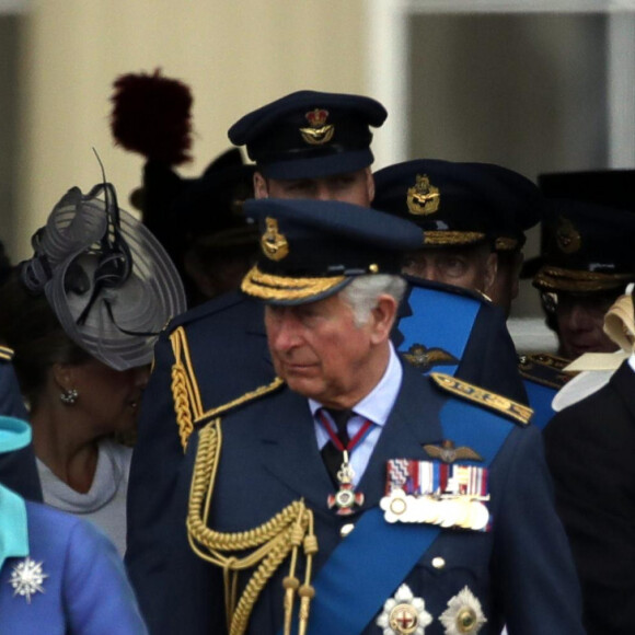 La reine Elisabeth II d'Angleterre - La famille royale d'Angleterre lors de la parade aérienne de la RAF pour le centième anniversaire au palais de Buckingham à Londres. Le 10 juillet 2018 