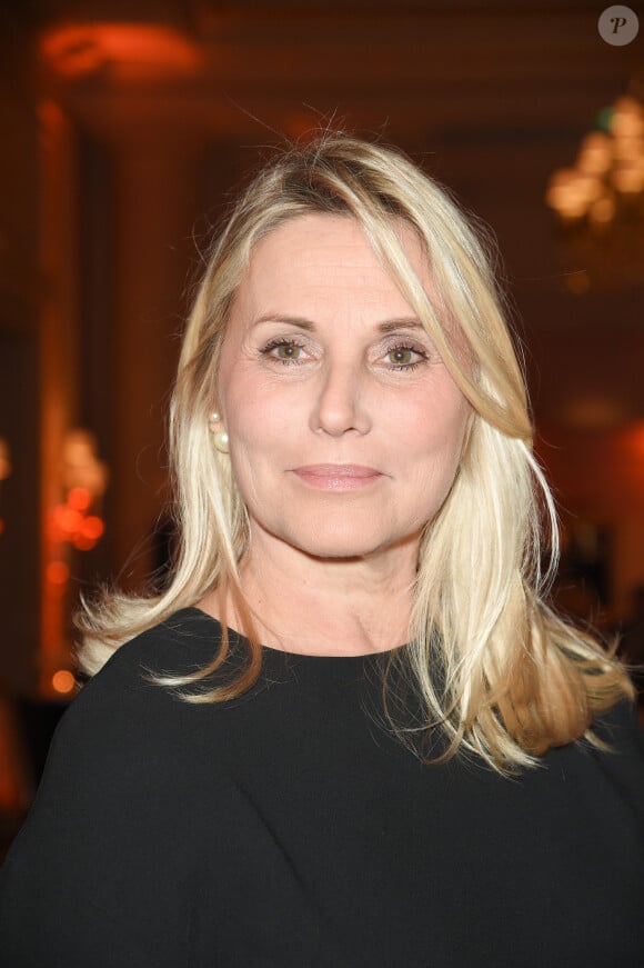  Sophie Favier est maman de Carla-Marie née en août 1995 de son union avec Jean-Michel Muret
Sophie Favier - 3ème Gala caritatif des "Stéthos d'Or" qui récompensent les artistes qui contribuent au bien-être de tous, organisé par la Fondation pour la Recherche en Physiologie au George V à Paris © Coadic Guirec/Bestimage 