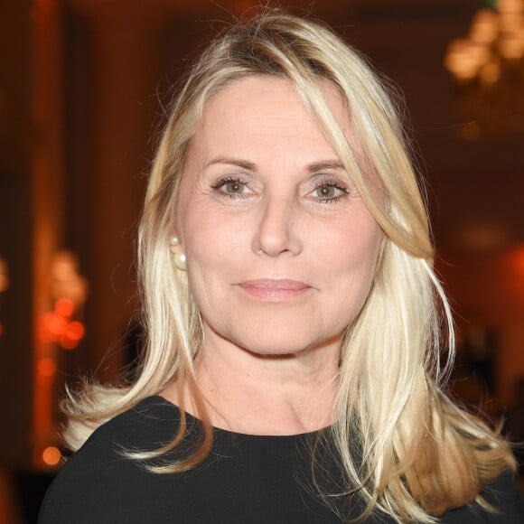  Sophie Favier est maman de Carla-Marie née en août 1995 de son union avec Jean-Michel Muret
Sophie Favier - 3ème Gala caritatif des "Stéthos d'Or" qui récompensent les artistes qui contribuent au bien-être de tous, organisé par la Fondation pour la Recherche en Physiologie au George V à Paris © Coadic Guirec/Bestimage 