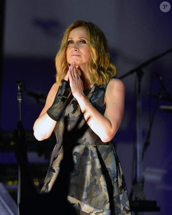 Lara Fabian se produit sur scène lors du Camouflage World Tour au Fillmore at Jackie Gleason Theatre le 2 février 2018 à Miami Beach.