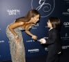 Il ne voulait même plus laisser sa maman qui tentait de faire quelques clichés seule. 
Eva Longoria et son fils Santiago Enrique Baston au photocall de la 12ème édition de la soirée Global Gift Gala à l'hôtel Four Seasons George V à Paris le 5 octobre 2024. © Marc-Ausset Lacroix / Bestimage 