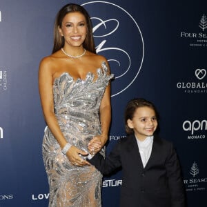 Marraine du Global Gift Gala présidé par son amie Maria Bravo, Eva Longoria (49 ans) est apparue avec son fils Santiago sur le tapis rouge de l'événement.
Eva Longoria et son fils Santiago Enrique Baston au photocall de la 12ème édition de la soirée Global Gift Gala à l'hôtel Four Seasons George V à Paris