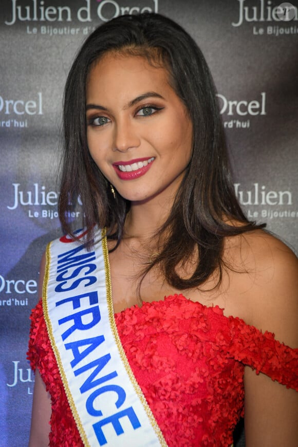 Miss France 2019 Vaimalama Chaves lors du cocktail de dévoilement de la couronne de Miss France 2019 Julien D'Orcel à Paris, France, le 7 novembre 2019. Photo par Shootpix/ABACAPRESS.COM