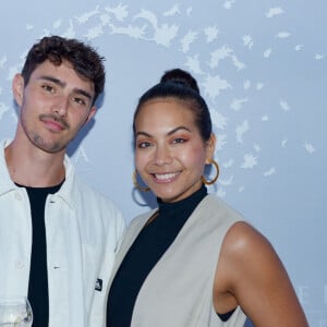 L'ancienne Miss France a pu compter sur le soutien de son compagnon Nicolas Fleury pour cette nouvelle aventure...
Vaimalama Chaves (Miss France 2019) et son fiancé Nicolas Fleury lors de l'ouverture du rooftop de l'hôtel The Peninsula Paris le 29 mai 2024. © Rachid Bellak / Bestimage 