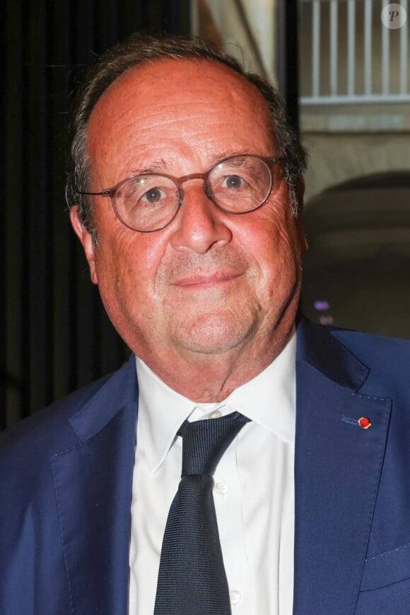 François Hollande lors d'une rencontre à la Station Ausone-Librairie Mollat à Bordeaux, à l'occasion de la sortie de son livre "Le défi de gouverner". Le 16 septembre 2024 © Jean-Marc Lhomer / Bestimage