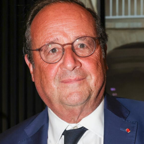 François Hollande lors d'une rencontre à la Station Ausone-Librairie Mollat à Bordeaux, à l'occasion de la sortie de son livre "Le défi de gouverner". Le 16 septembre 2024 © Jean-Marc Lhomer / Bestimage