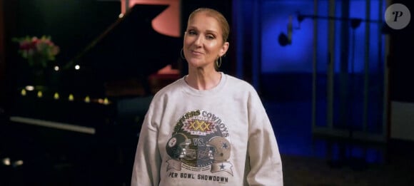 La chanteuse québécoise a prêté son image dans une publicité diffusée à la télévision américaine
 
Céline Dion a fait une apparition remarquée, dimanche 6 octobre, dans une vidéo en amont d'une rencontre de football américain entre Pittsburgh Steelers et les Dallas Cowboys Vêtue d'un sweat du Super Bowl 1996, avec en fond sonore sa chanson " It's All Coming Back to Me Now ", la chanteuse Céline Dion est apparue détendue et souriante dans un spot publicitaire en amont d'un match de football américain entre Pittsburgh Steelers et les Dallas Cowboys, sur la chaîne NBC. En 1996, un match historique entre ces deux équipes a eu lieu lors du Super Bowl. Dans la vidéo, Céline Dion parle de ce qu'elle préfère, dans ce sport, " le pouvoir de connecter ce que l'on est à ce que l'on a été, de prouver que nos souvenirs les plus puissants, nos amours les plus marquants, peuvent rester en nous à jamais. " La vidéo continue avec des images de la rencontre de 1996 et Céline Dion qui parle de la passion que procurent ces matchs, avant d'être aspergée d'un liquide jaune (de la bière ?). Depuis ce lundi 7 octobre, la vidéo est devenue virale tant les apparitions de la chanteuse sont rares, la dernière la plus marquante étant évidemment sa prestation lors de la cérémonie d'ouverture des Jeux olympiques de Paris 2024.