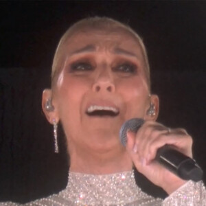 Celine Dion chante depuis le premier étage de la Tour Eiffel, L’hymne à l’amour, d’Édith Piaf - Cérémonie d'ouverture des Jeux Olympiques (JO) de Paris 2024. © Capture France TV via Bestimage