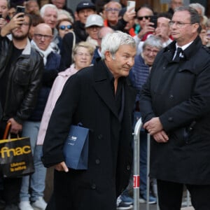 Martin Lamotte arrive aux obsèques de Michel Blanc le 10 octobre 2024