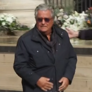 Les acolytes de Michel Blanc de la troupe du Splendid arrivent à l'église Saint-Eustache

Christian Clavier arrive aux obsèques de Michel Blanc