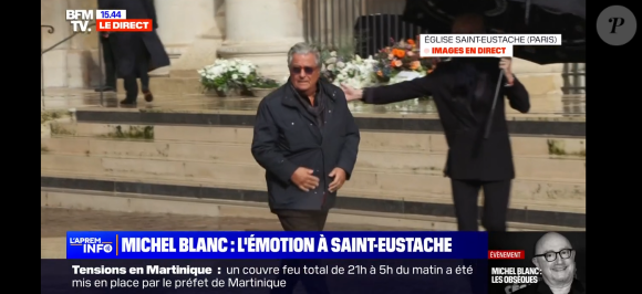 Les acolytes de Michel Blanc de la troupe du Splendid arrivent à l'église Saint-Eustache

Christian Clavier arrive aux obsèques de Michel Blanc