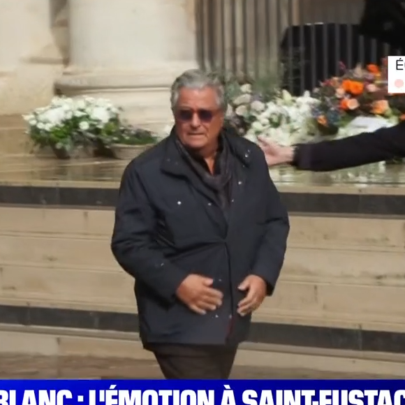 Les acolytes de Michel Blanc de la troupe du Splendid arrivent à l'église Saint-Eustache

Christian Clavier arrive aux obsèques de Michel Blanc