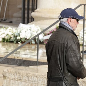 Thierry Lhermitte est arrivé seul à l'église
Thierry Lhermitte aux obsèques de Michel Blanc le 10 octobre 2024.