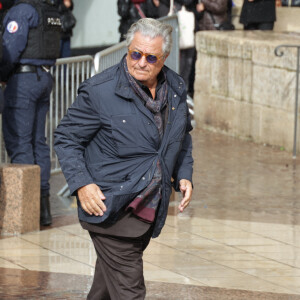 L'acteur a été photographié avant les obsèques de Michel Blanc
Christian Clavier aux obsèques de Michel Blanc le 10 octobre 2024.