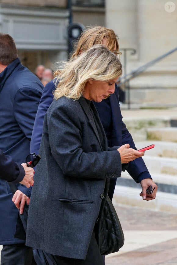 Karin Viard - Obsèques de Michel Blanc en l'église Saint-Eustache à Paris, le 10 octobre 2024. © Moreau / Jacovides / Bestimage 