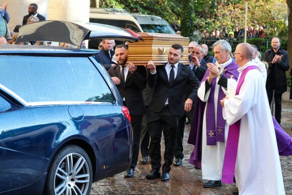 Sortie des Obsèques de Michel Blanc en l'église Saint-Eustache à Paris, le 10 octobre 2024. © Moreau / Jacovides / Bestimage