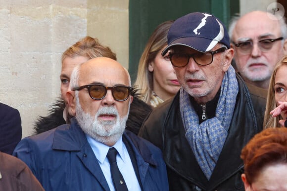 Thierry Lhermitte, Gérard Jugnot - Sortie des Obsèques de Michel Blanc en l'église Saint-Eustache à Paris, le 10 octobre 2024. © Moreau / Jacovides / Bestimage