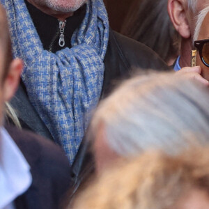 Thierry Lhermitte, Gérard Jugnot - Sortie des Obsèques de Michel Blanc en l'église Saint-Eustache à Paris, le 10 octobre 2024. © Moreau / Jacovides / Bestimage