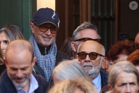 Thierry Lhermitte, Gérard Jugnot - Sortie des Obsèques de Michel Blanc en l'église Saint-Eustache à Paris, le 10 octobre 2024. © Moreau / Jacovides / Bestimage