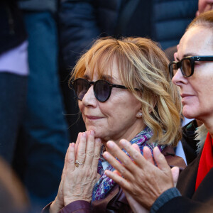 Marie-Anne Chazel et Carole Bouquet - Sortie des Obsèques de Michel Blanc en l'église Saint-Eustache à Paris, le 10 octobre 2024. © Moreau / Jacovides / Bestimage