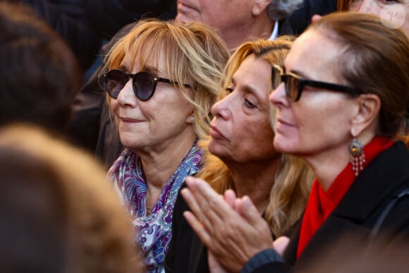 Marie-Anne Chazel et Carole Bouquet - Sortie des Obsèques de Michel Blanc en l'église Saint-Eustache à Paris, le 10 octobre 2024. © Moreau / Jacovides / Bestimage