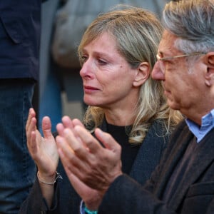 Karin Viard émue aux larmes - Sortie des Obsèques de Michel Blanc en l'église Saint-Eustache à Paris, le 10 octobre 2024. © Moreau / Jacovides / Bestimage