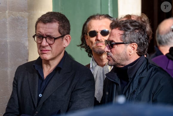 Dany Boon, Bernard Montiel - Sortie des Obsèques de Michel Blanc en l'église Saint-Eustache à Paris, le 10 octobre 2024. © Moreau / Jacovides / Bestimage