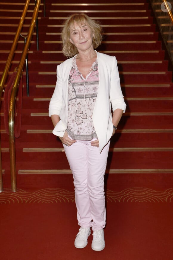 L'actrice était sur les planches pour la pièce Parle moi d'amour avec Michel Leeb. Jamais descente de scène n'aura été aussi rude...
Marie-Anne Chazel au photocall de la soirée "Action Enfance fait son cinéma" au Grand Rex à Paris le 13 juin 2022 Depuis plus de 60 ans, la Fondation Action Enfance a pour mission d'accueillir, de protéger et d'éduquer des frères et soeurs en danger, de la petite enfance à la vie adulte, séparés de leurs parents sur décision du Juge des enfants. La cinquième édition du festival "ACTION ENFANCE fait son cinéma" s'est achevée ce lundi 13 juin par une cérémonie au Grand Rex, présentée par Caroline.Vigy et Laurent.Fontaine. Cette année encore et durant plus de huit mois, les étudiants des plus grandes écoles de cinéma et de réalisation audiovisuelle se sont mobilisés aux côtés de la Fondation ACTION ENFANCE et ont insufflé dans chaque Village d'Enfants et Foyer une dynamique ambitieuse et valorisante pour les enfants et les éducateurs familiaux. 16 courts-métrages étaient présentés sur plus de 180 synopsis originaux et créatifs reçus cette an- née. Un jury présidé par la comédienne Marie-Anne.Chazel entourée du producteur Arnaud de Crémiers (Gaumont), des comédiennes Catherine.Marchal, Chantal.Ladesou, Charlotte.Gaccio, Juliette.Allain, du réalisateur Nessim.Chikhaoui, des journalistes Laurie.Cholewa (Canal+, Europe 1) et Fabrice Le- clerc (Paris Match), de l'humoriste Jarry, et du DJ Martin.Solveig, était présents pour découvrir les films. Ils ont tous été particulièrement émus et touchés par le travail de ces enfants, et aussi impression- nés par la qualité des films proposés. © Christophe Aubert via Bestimage