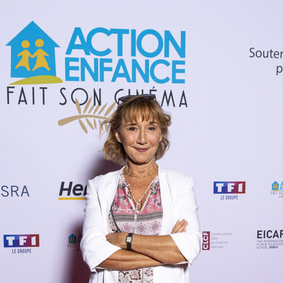 Marie-Anne Chazel au photocall de la soirée "Action Enfance fait son cinéma" au Grand Rex à Paris le 13 juin 2022 Depuis plus de 60 ans, la Fondation Action Enfance a pour mission d'accueillir, de protéger et d'éduquer des frères et soeurs en danger, de la petite enfance à la vie adulte, séparés de leurs parents sur décision du Juge des enfants. La cinquième édition du festival "ACTION ENFANCE fait son cinéma" s'est achevée ce lundi 13 juin par une cérémonie au Grand Rex, présentée par Caroline.Vigy et Laurent.Fontaine. Cette année encore et durant plus de huit mois, les étudiants des plus grandes écoles de cinéma et de réalisation audiovisuelle se sont mobilisés aux côtés de la Fondation ACTION ENFANCE et ont insufflé dans chaque Village d'Enfants et Foyer une dynamique ambitieuse et valorisante pour les enfants et les éducateurs familiaux. 16 courts-métrages étaient présentés sur plus de 180 synopsis originaux et créatifs reçus cette an- née. Un jury présidé par la comédienne Marie-Anne.Chazel entourée du producteur Arnaud de Crémiers (Gaumont), des comédiennes Catherine.Marchal, Chantal.Ladesou, Charlotte.Gaccio, Juliette.Allain, du réalisateur Nessim.Chikhaoui, des journalistes Laurie.Cholewa (Canal+, Europe 1) et Fabrice Le- clerc (Paris Match), de l'humoriste Jarry, et du DJ Martin.Solveig, était présents pour découvrir les films. Ils ont tous été particulièrement émus et touchés par le travail de ces enfants, et aussi impression- nés par la qualité des films proposés. © Pierre Perusseau / Bestimage