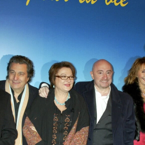 Archives - A Paris en France, lors de l'avant-première du film LES BRONZES 3 : AMIS POUR LA VIE à l'UGC BERCY, l'équipe du film : de gauche à droite, Patrice LECONTE, Gérard JUGNOT, Christian CLAVIER, Josiane BALASKO, Michel BLANC, Marie-Anne CHAZEL, Thierry LHERMITTE le 23 janvier 2006