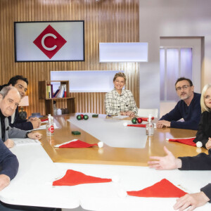 Exclusif - Olivier Baroux, Pierre Lescure, Patrick Cohen, Anne-Elisabeth Lemoine, Jean-Paul Rouve, Isabelle Nanty, Michel Blanc - Le casting du film "Les Tuche 4" lors de l'enregistrement de l'émission "C à vous" à Paris, diffusée en direct le 8 décembre sur France 5 © Jack Tribeca / Bestimage  Exclusive - No Web No Blog pour Belgique et Suisse 