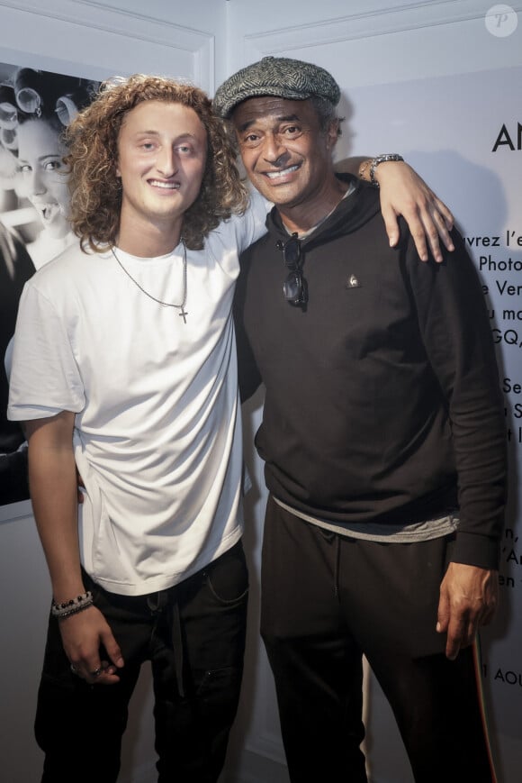 Le fils de Yannick Noah et Isabelle Camus a peur en avion
 
Exclusif - Joalukas Noah et son père Yannick Noah - Isabelle Camus a organisé pour son ami photographe Antoine Verglas, le vernissage de l'exposition éphémère de ses photographies à la Galerie La Hune en partenariat avec YellowKorner le 4 juillet 2023. © Jack Tribeca/Bestimage