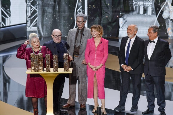 Un César spécial pour la troupe du Splendid, Josiane Balasko, Michel Blanc, Thierry Lhermitte, Marie-Anne Chazel, Gérard Jugnot, Christian Clavier sur scène lors de la 46ème cérémonie des César à l'Olympia à Paris le 12 mars 2021. © Pierre Villard/ Pool / Bestimage 