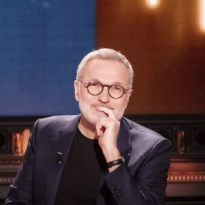 "Ce week-end, ça n'a pas loupé. On a entendu tous les journalistes dire Le Père Noël est une ordure. C'est incroyable quand même !" Reste à savoir si cette mise au point aura été entendue
Exclusif - Léa Salamé, Laurent Ruquier - Sur le plateau de l'émission On Est En Direct (OEED) présentée par L.Ruquier à Paris le 25 février 2022. L'émission sera diffusée le samedi 26 février 2022- © Jack Tribeca / Bestimage 