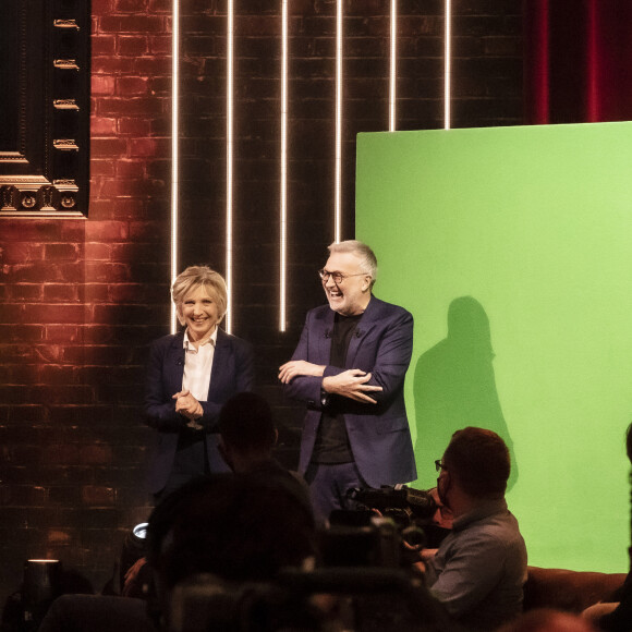 Exclusif - Laurent Ruquier, Evelyne Dhéliat - Sur le plateau de l'émission On Est En Direct (OEED) présentée par L.Ruquier à Paris le 25 février 2022. L'émission sera diffusée le samedi 26 février 2022- © Jack Tribeca / Bestimage 