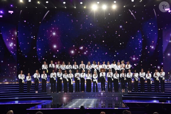 Hommage à Geneviève de Fontenay lors de l'élection Miss France 2024.